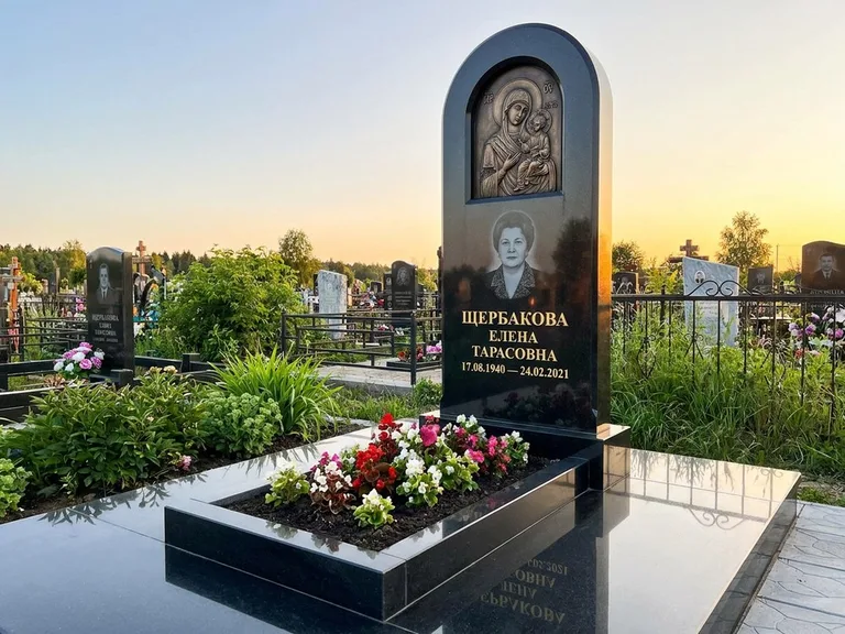 Памятник с барельефом — выполненная работа 35 в Ярославле