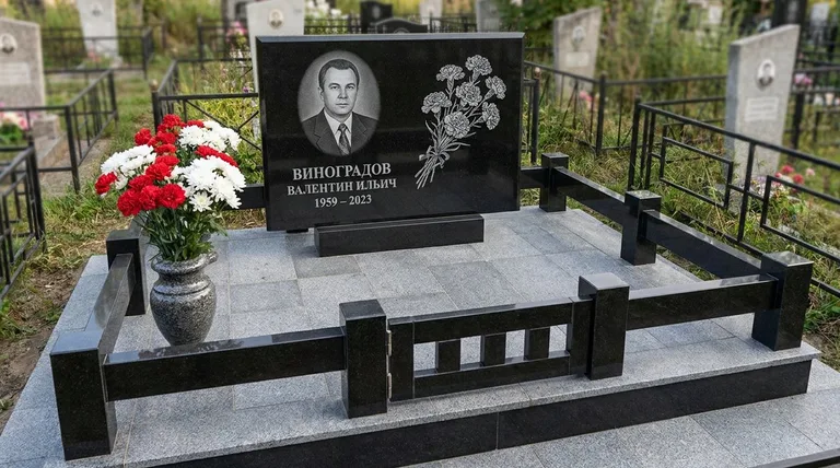 Памятник с гравировкой гвоздик — выполненная работа «Виноградов» в Ярославле