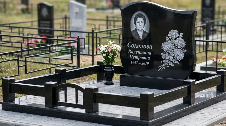 Памятник с гравировкой хризантем — выполненная работа «Соколова» в Ярославле