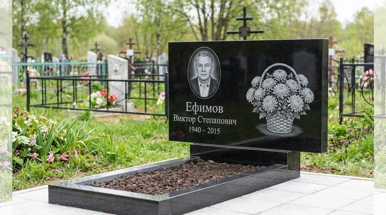 Памятник с гравировкой хризантем — выполненная работа «Ефимов» в Ярославле