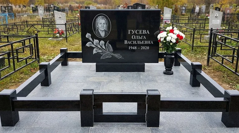Памятник с гравировкой калл — выполненная работа «Гусева» в Ярославле