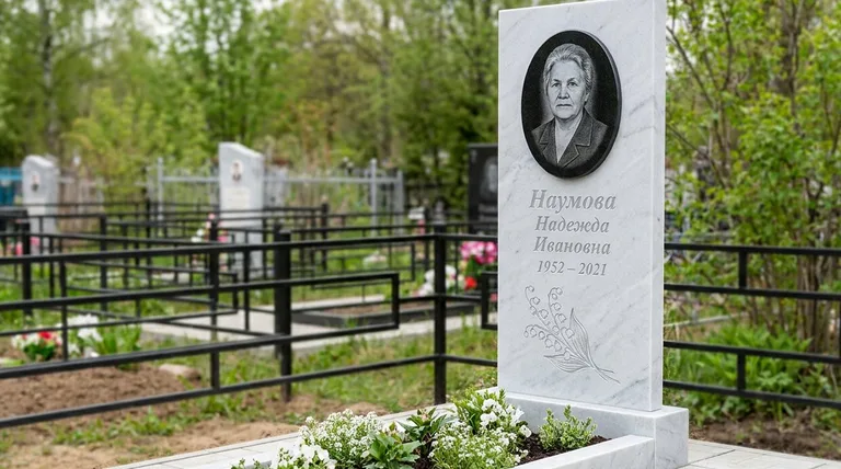 Памятник с гравировкой ландышей — выполненная работа «Наумова» в Ярославле