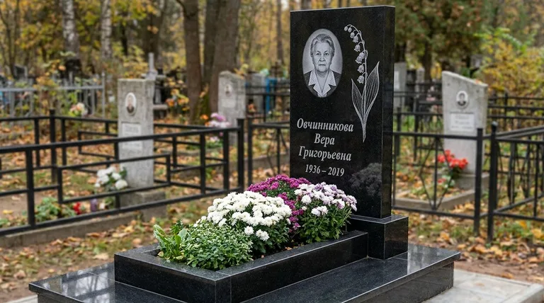 Памятник с гравировкой ландышей — выполненная работа «Овчинникова» в Ярославле