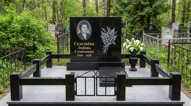 Памятник с гравировкой ландышей — выполненная работа «Селезнёва» в Ярославле
