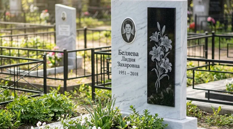 Памятник с гравировкой лилий — выполненная работа «Беляева» в Ярославле