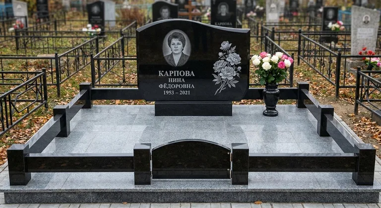 Памятник с гравировкой пионов — выполненная работа «Карпова» в Ярославле