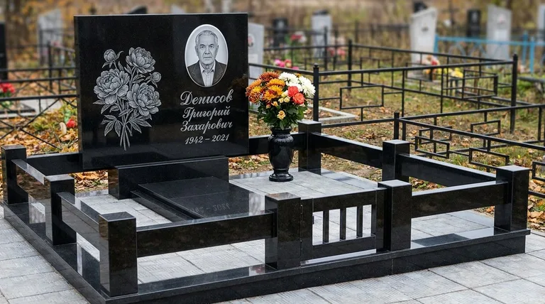 Памятник с гравировкой пионов — выполненная работа «Денисов» в Ярославле