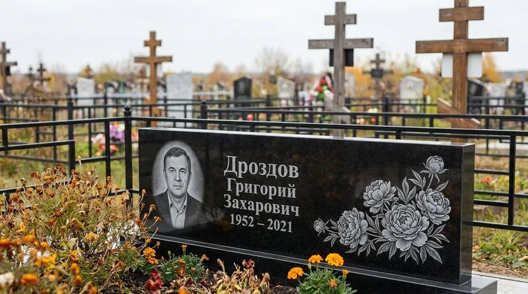 Памятник с гравировкой пионов — выполненная работа «Дроздов» в Ярославле