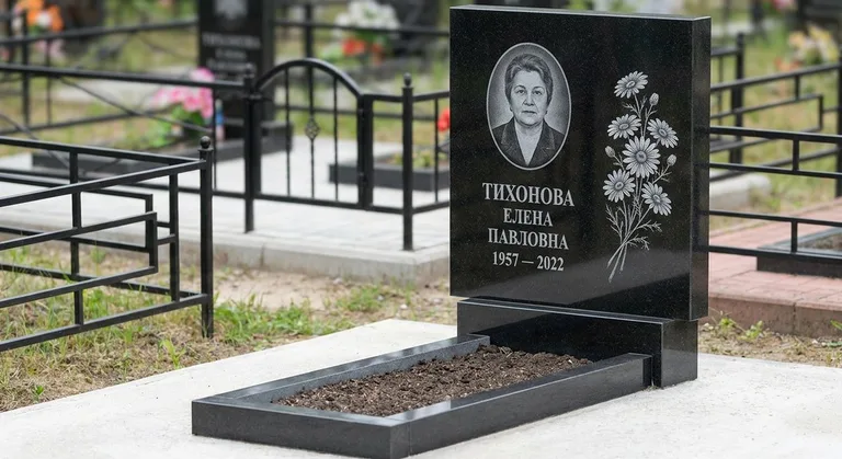 Памятник с гравировкой ромашек — выполненная работа «Тихонова» в Ярославле