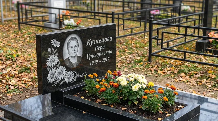 Памятник с гравировкой ромашек — выполненная работа «Кузнецова» в Ярославле