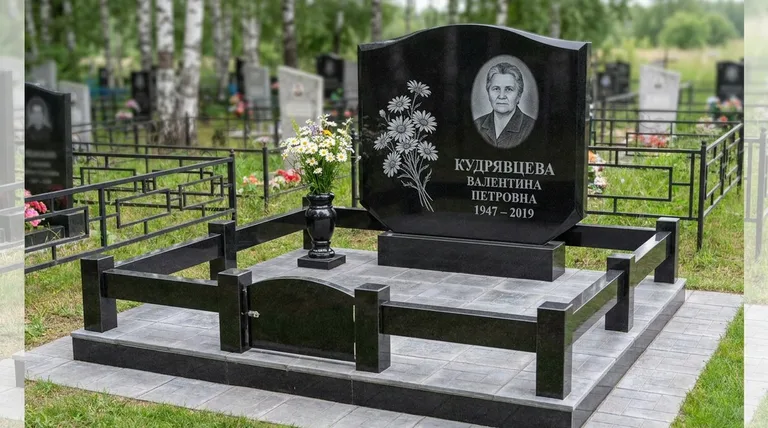 Памятник с гравировкой ромашек — выполненная работа «Кудрявцева» в Ярославле