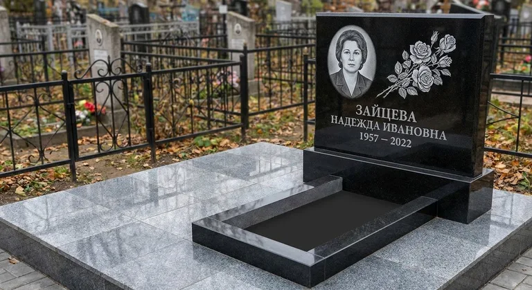 Памятник с гравировкой роз — выполненная работа «Зайцева» в Ярославле