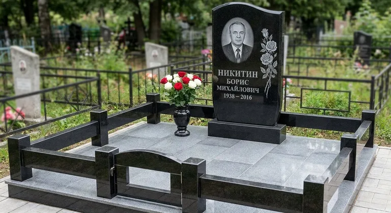 Памятник с гравировкой роз — выполненная работа «Никитин» в Ярославле