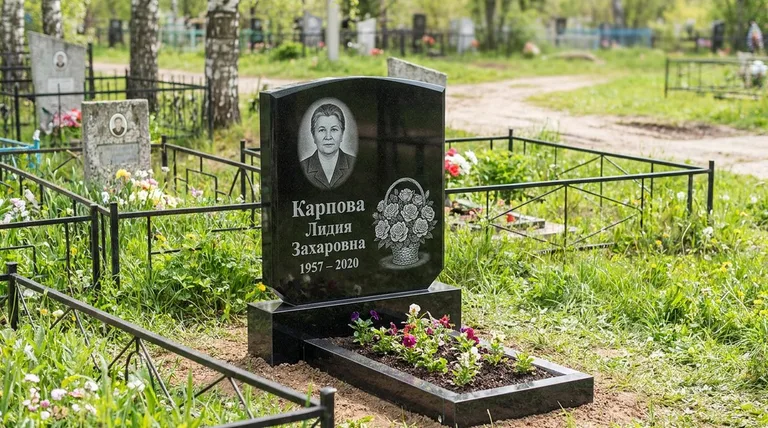 Памятник с гравировкой роз — выполненная работа «Карпова» в Ярославле