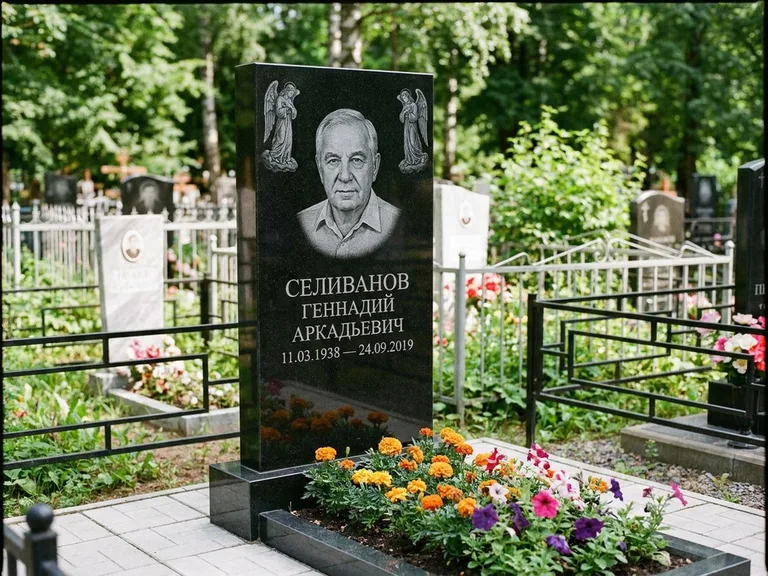 Памятник с гравировкой ангела — гравировка двух ангелов по сторонам портрета, работа «Селиванов» в Ярославле