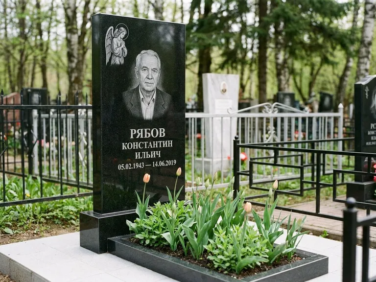 Памятник с гравировкой ангела — гравировка ангела с крестом рядом с эпитафией, работа «Фаддеев» в Ярославле