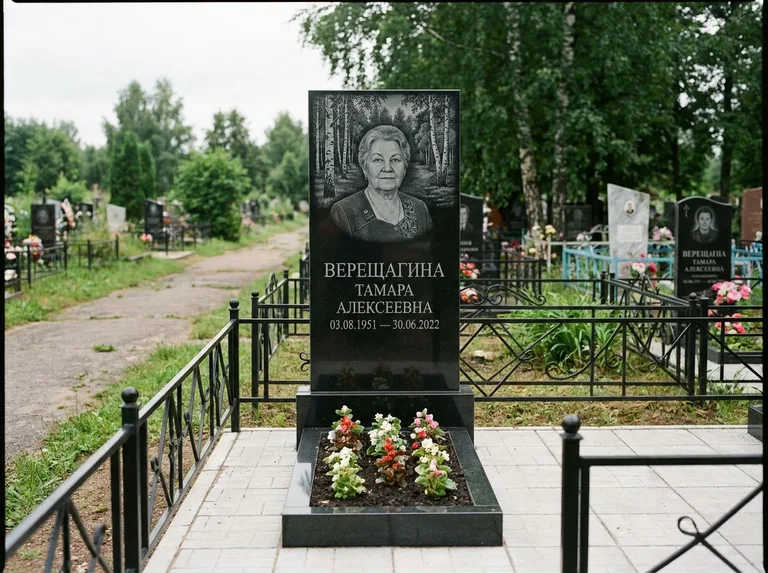 Памятник с гравировкой берёзы — гравировка берёзовой рощи в глубину, работа «Верещагина» в Ярославле
