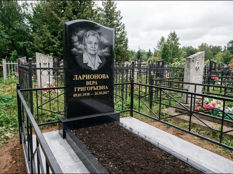 Гравировка портрета на чёрном граните — выполненная работа 16 в Ярославле