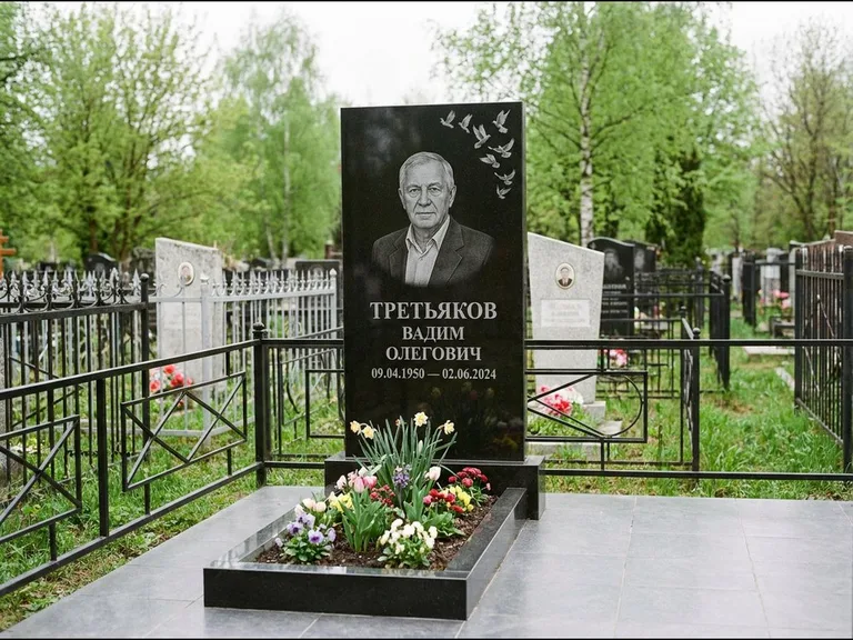 Памятник с гравировкой голубей — гравировка стаи голубей, взлетающей от угла стелы, работа «Третьяков» в Ярославле
