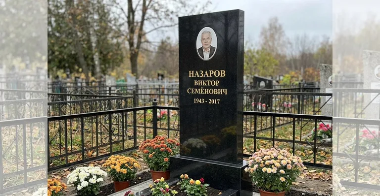Памятник с цветником, Гранитные памятники, цветники и благоустроенные участки — работы мастерской «Мастер Каменев»