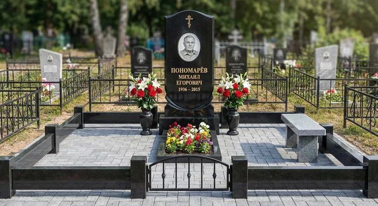 Гранитный памятник с портретом, Пример гранитного памятника, изготовленного мастерской на кладбище в Нижнем Новгороде