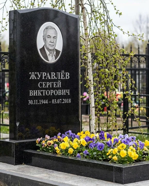 Вертикальный памятник под ключ с православным крестом в Ярославле