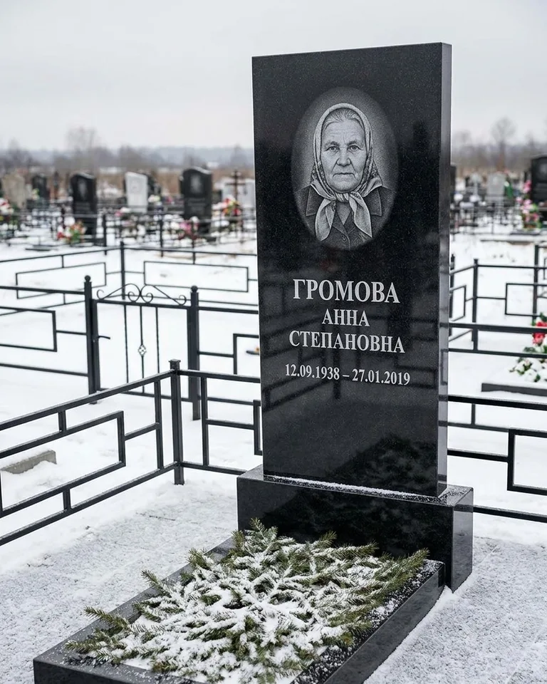Простой вертикальный памятник под ключ зимой в Ярославле