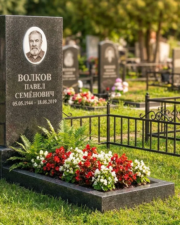 Тёмно-серый памятник под ключ с художественной гравировкой в Ярославле
