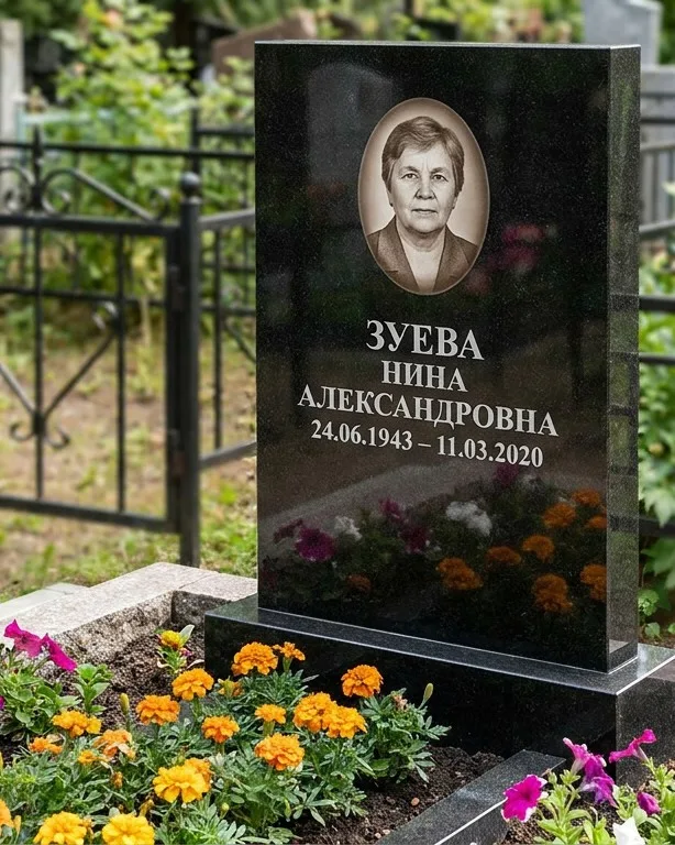 Горизонтальный чёрный гранитный памятник под ключ в Ярославле