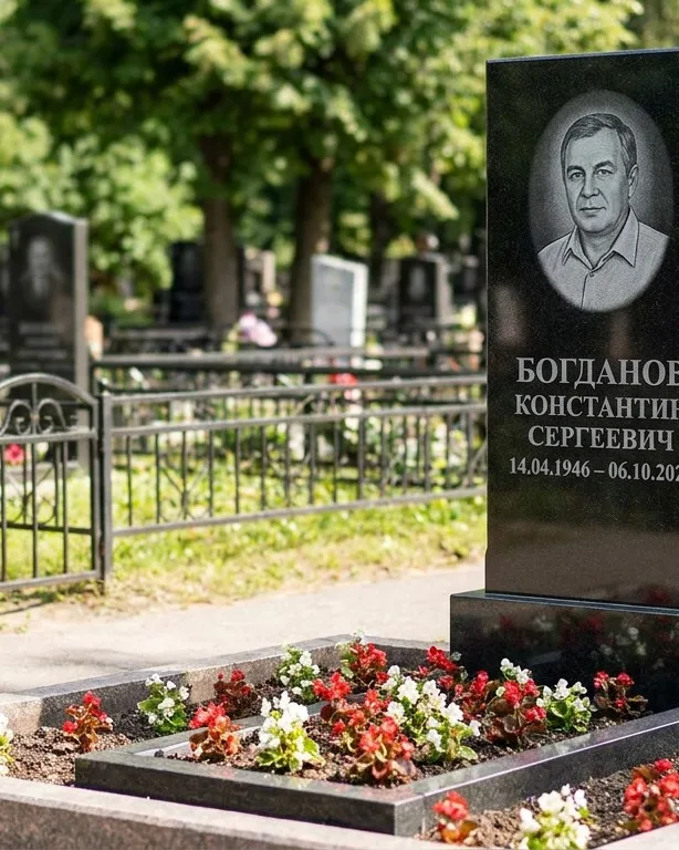 Низкий горизонтальный памятник под ключ с цветником в Ярославле