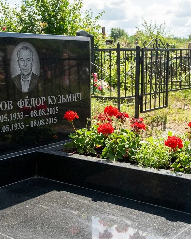 Двойной памятник под ключ с крестом в Ярославле