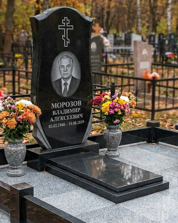 Памятник под ключ со скамьёй и мощением в Ярославле