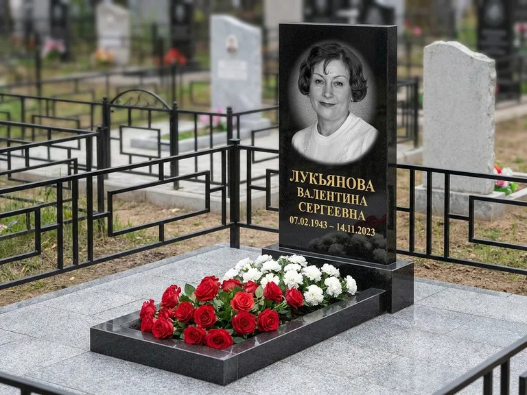 Портрет на памятнике в Ярославле — Ч/б портрет → гравировка на стандартном комплексе