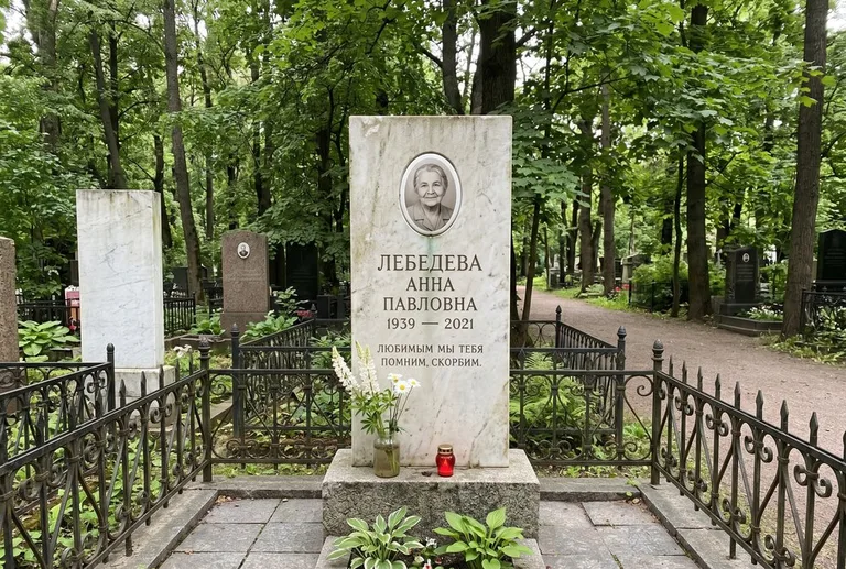 Уборка могилы до и после осенью — городское кладбище в Ярославле