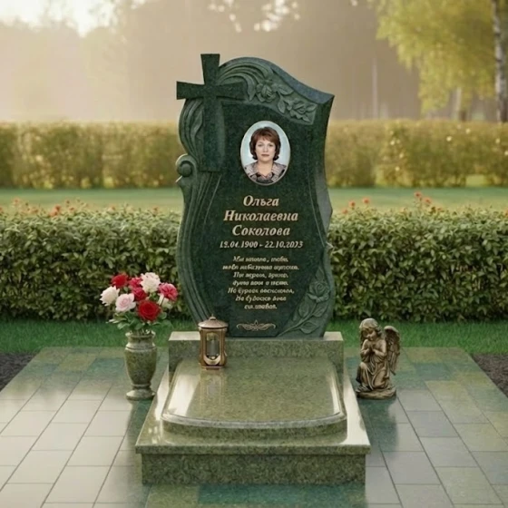 Православный гранитный памятник с крестом, гранит Балтик грин