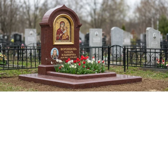 Комбинированный памятник прямоугольный с крестом и цветником