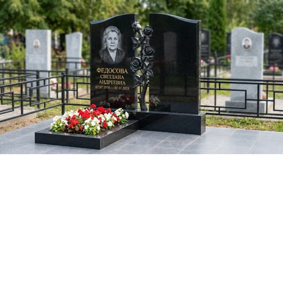 Комбинированный памятник с крестом из красного гранита