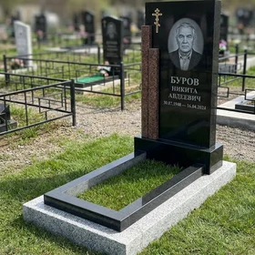 Комбинированный памятник с крестом