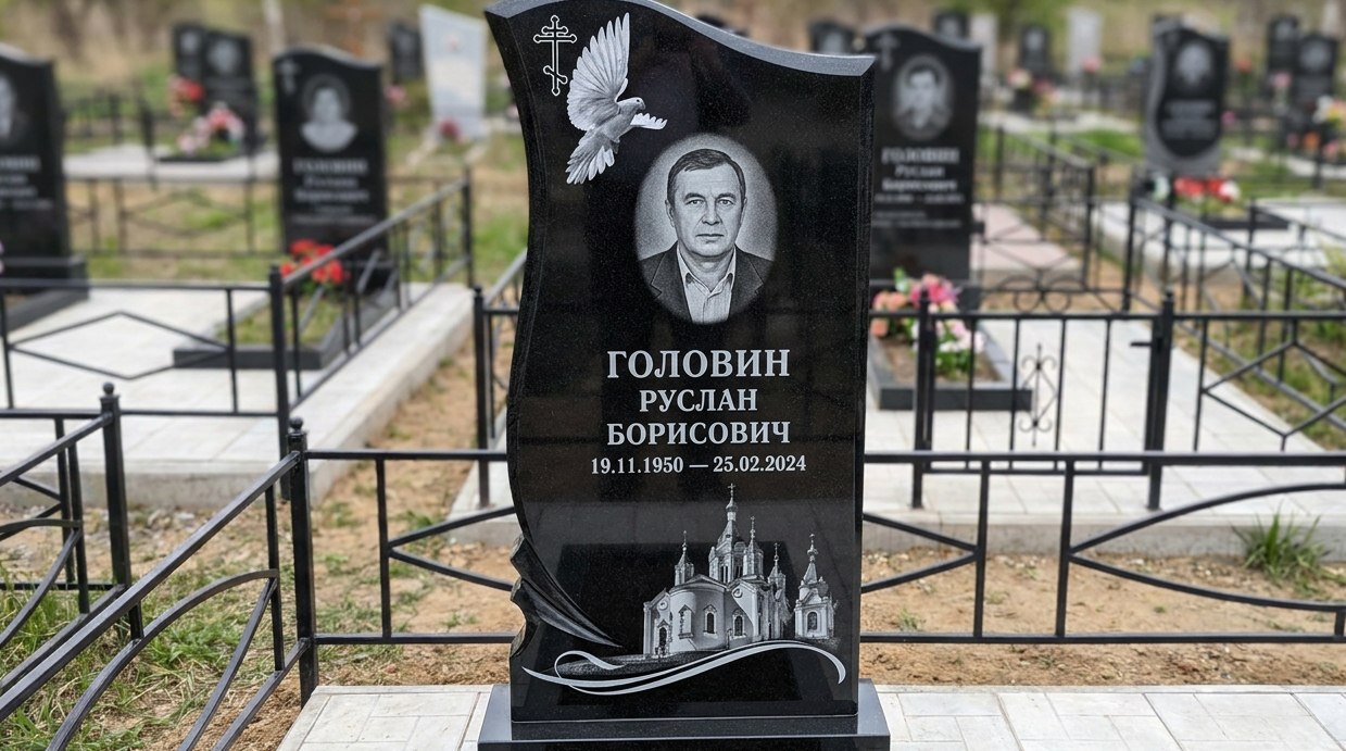 Пример дизайна: Гранитный памятник волна с голубем и церковью — фото и цена