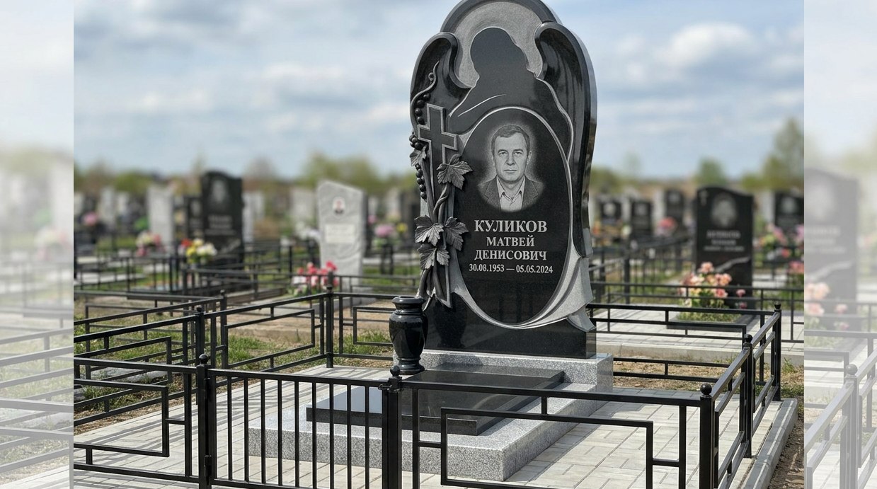 Пример дизайна: Гранитный памятник с аркой, ангелом и резным крестом — фото и цена