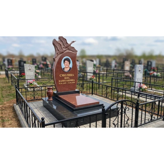 Комбинированный памятник с птицами Арка