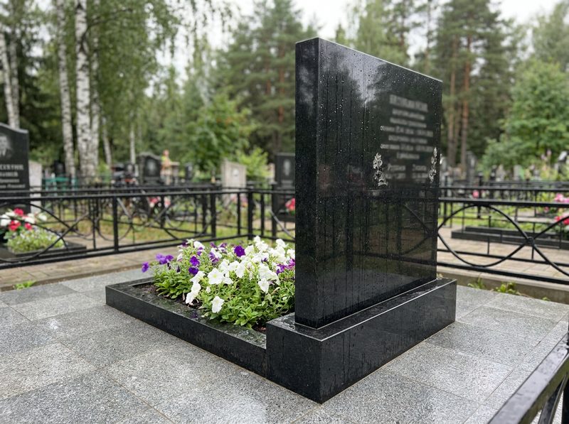 Уборка могилы в Ярославле — пример 4