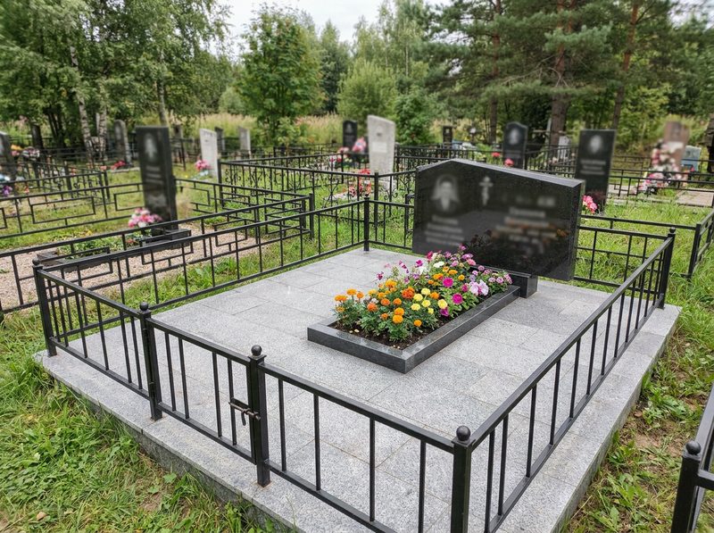 Уборка могилы в Ярославле — пример 5